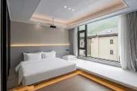 Zai Shui Yi Fang Anji