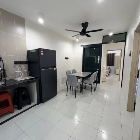 Small yard homestay Sungai Siput cozy 3BR 6-8 Person