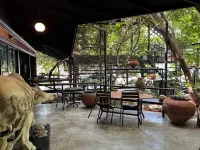 Silp-Pa Phra Nakorn Si Ayutthaya 아유타야 기차역 주변 호텔