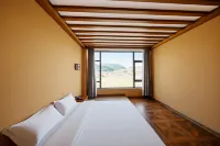 Dege Cangyang Gyatso Love Song Hotel (Manigango)