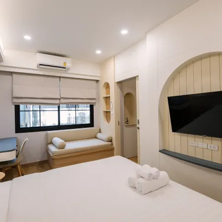 MoonhouseBKK | Boutique hotel room Отели рядом с достопримечательностью «Станция Удом Сук»