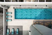 JEN Hong Kong by Shangri-La - Rooftop Pools