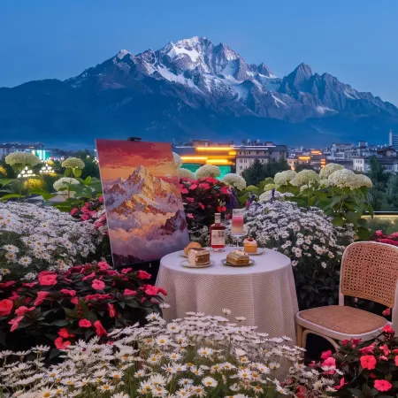 Cloud View Snow Art Bed and Breakfast (with a view of Jade Dragon Snow Mountain)