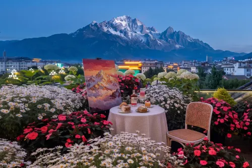 Cloud View Snow Art Bed and Breakfast (with a view of Jade Dragon Snow Mountain) - マウンテンビュー