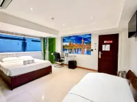 Blue Orchids Hotel - parking
