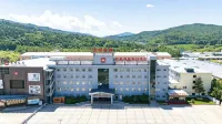 Yihuasenju Holiday Hotel - Parkering