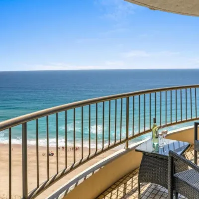 ブルバード ノース ホリデー アパートメンツ Broadbeach Surf School周辺のホテル