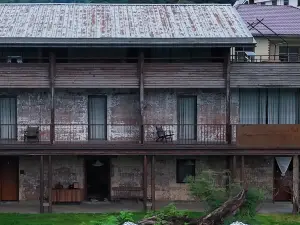 The village head Fang Ruogu mountain house