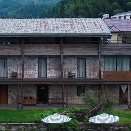 The village head Fang Ruogu mountain house