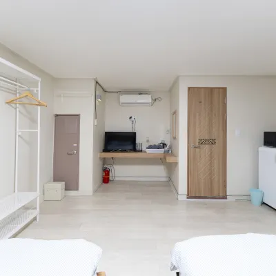 Ewha Red Cloud Box Hotels near Gongdeok Station