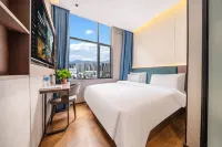 ZhuKeAn Smart Hotel (Zhaotong Wanghai Park Fenghuangshan Park) - พร้อมอาหารเช้า