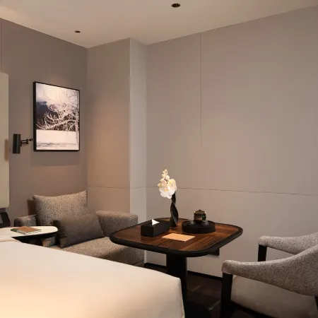 Hangzhou West Lake Hubin Fengqi Road Subway Station Atour Hotel