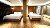 Yiren Hotel (Tongliao Railway Station) - ที่มีที่จอดรถ
