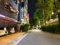 HANDAL HOUSE - New