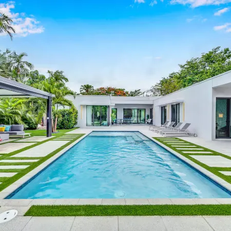 Tropical Villa with Heated Pool and Game Yard
