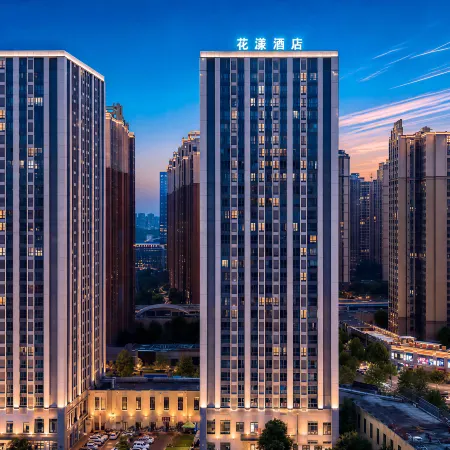 Huayang Hotel (Neijiang Wanda Plaza)