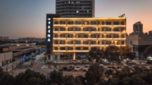 Four Seasons Hotel Ningbo (Jiangbei Hongtang Branch) Hotels in Jiangbei Commercial Area