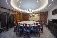 Luxury Lakefront Pool Villa with Private Pool, Qiandao Lake - Haustierfreundliche
