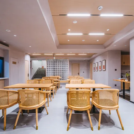 Jiuhuashan Guanshanyunju Homestay (Baisui Palace Branch)