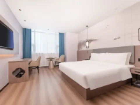 Huaju Hotel (Wenfeng World Store, Middle Jianghai Road, Qidong) Hotels near Ziwei Park (West Gate)