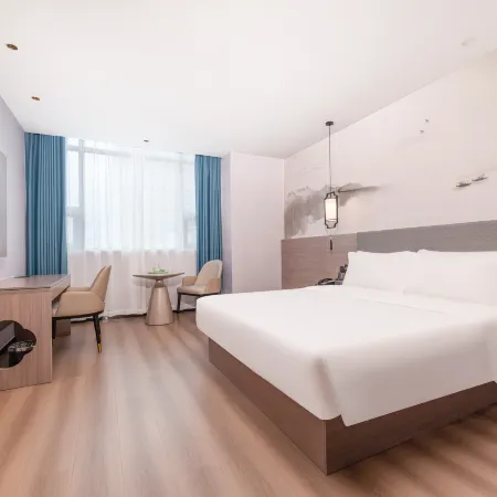 Huaju Hotel (Wenfeng World Store, Middle Jianghai Road, Qidong)