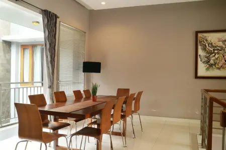 Rumah Teteh - Plemburan Отели рядом с достопримечательностью «University of Technology Yogyakarta»