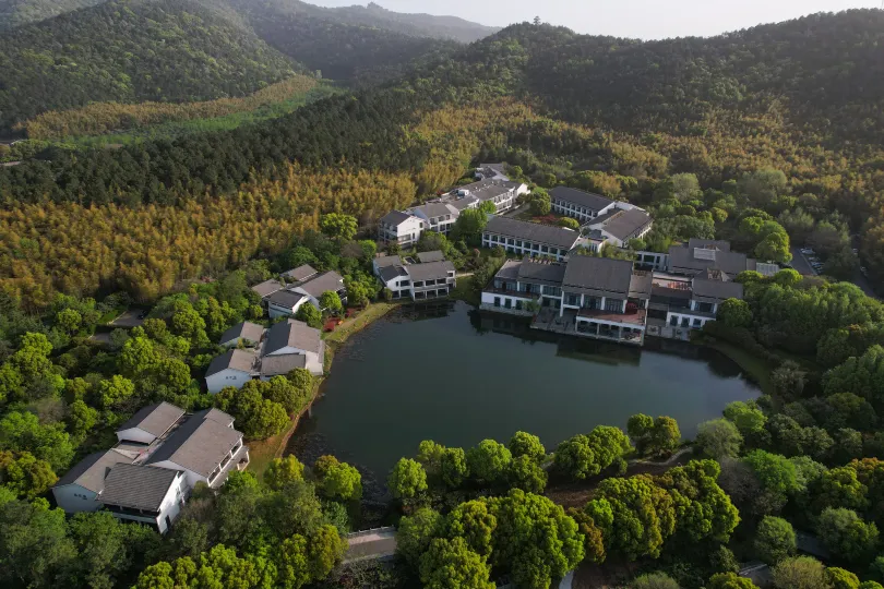 Huanxiu Resort & Spa Hotel