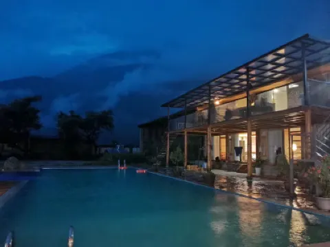 Zhenfu Courtyard Pool Vacation Beauty Hotels near Shangri-La Tiger Leaping Gorge