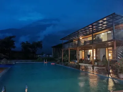 Zhenfu Courtyard Pool Vacation Beauty Hotels near Shangri-La Tiger Leaping Gorge