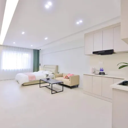 City Heart Pearl Light Luxury Homestay (Yanji Yanbian University Department Store)