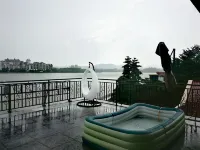 肇慶七星巖聽湖院子
