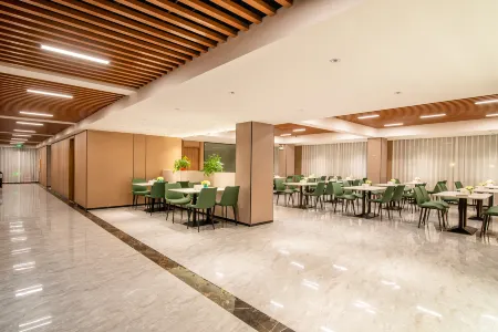 Huacheng Hotel Отели в г. Учуань