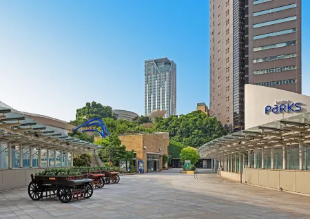 Centara Grand Hotel Osaka Отели рядом со станцией Nanko higashi Railway Station