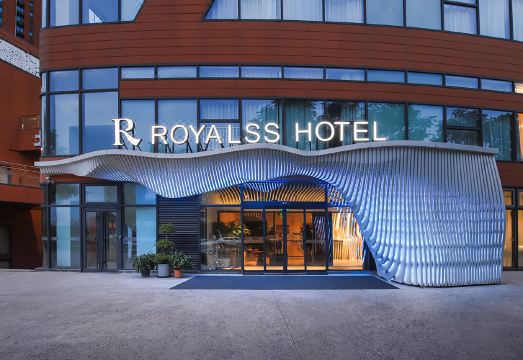 2. R 로얄스 호텔..