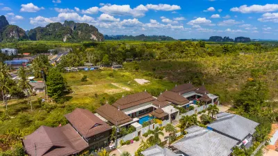 Baan Santhiya Private Pool Villas - Free Tuk-Tuk Service to the Beach! Hotels in Крабі