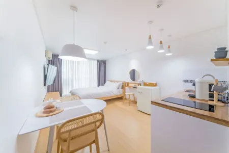 Zio Pinetree Отели рядом с достопримечательностью «Yangyang Surfyy Beach»