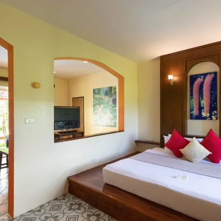 Aochalong Villa Resort & Spa Отели рядом с достопримечательностью «Храм Чалонг»