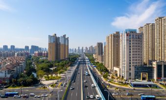 Echarm Plus Hotel (Wuxi Changjiang North Road Taihu Garden Metro Station)