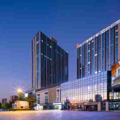 Smart·Smart Sky Hotel (Zigong Huashang International City) Hotel Exterior