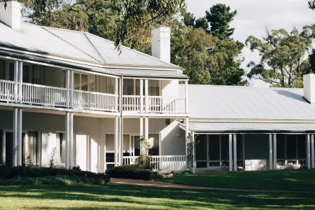 Lancemore Lindenderry Red Hill