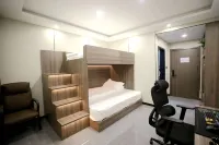 Cayton E-sports Hotel