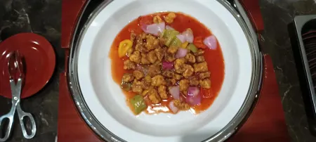 Ruixiang Hotel (Wuchuan New World Plaza Branch) Отели в г. Учуань