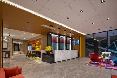 Guangzhou TianHe Hotel  (Panyu Shiqiao Subway Station) Отели рядом с достопримечательностью «Chenyong Park»