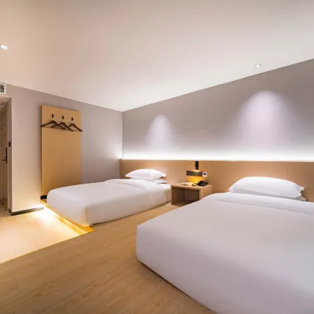 Ya'an Ailiyou L Hotel (Yucheng Yazhou Bridge Branch)