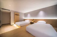 Ya'an Ailiyou L Hotel (Cover Bridge)