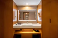Qiansu Ruijin Sky Cinema Hotel (Guanshan Lake Financial City Branch)