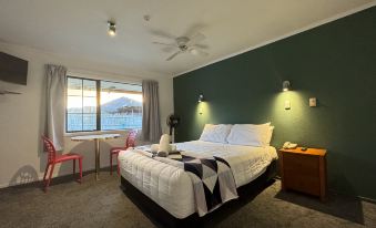 Oakwood Manor Motor Lodge