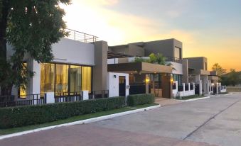 Lake View Pool Villa