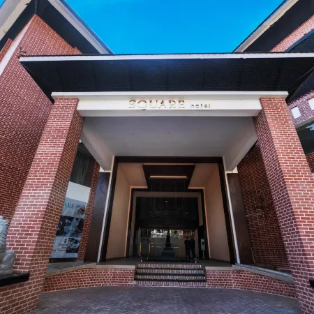 Square Hotel