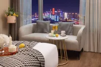Elong ME Hotel (Chongqing Jiefangbei Pedestrian Street Hong Ya Dong)